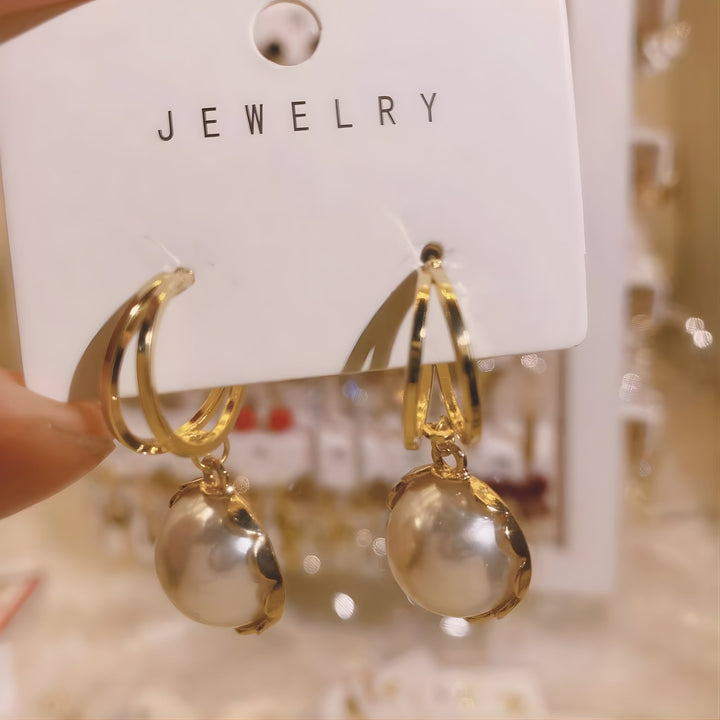 Elegant Earrings in Golden Pearls