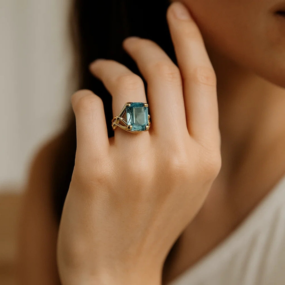 Vintage Gold Ring with Blue Zirconia