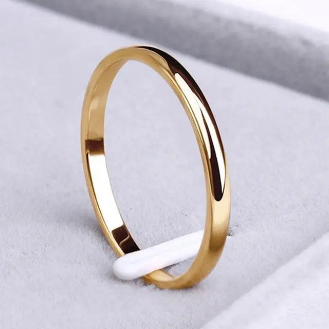 Simple ring in gold and silver