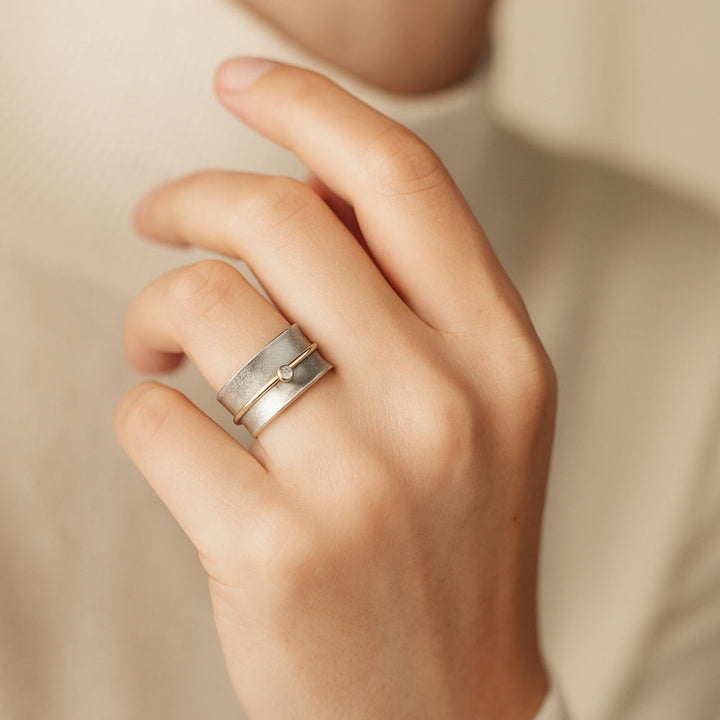 Silver Ring with Zirconia Golden Line Vintage