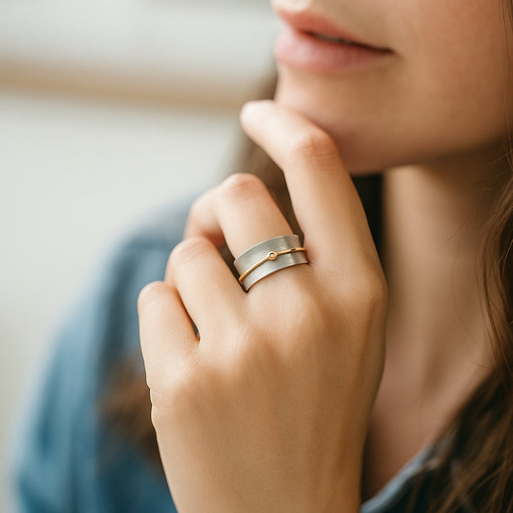 Silver Ring with Zirconia Golden Line Vintage
