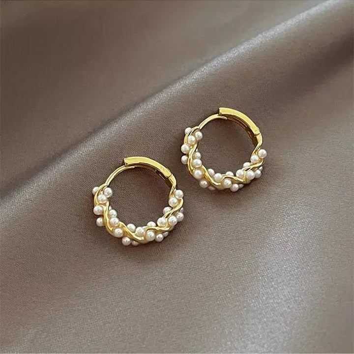 Elegant earrings with round pearls and inlays