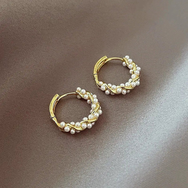 Elegant earrings with round pearls and inlays