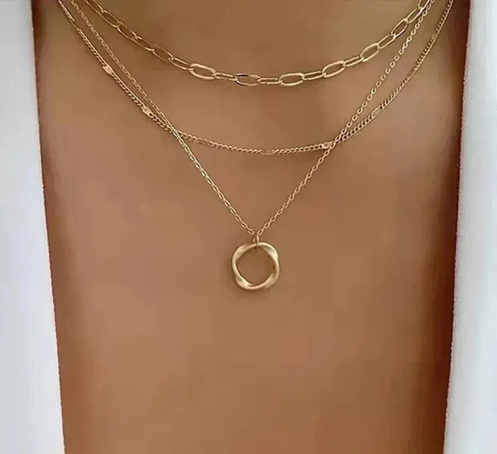 Vintage gold chain necklace with pendant